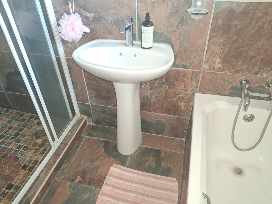 To Let 3 Bedroom Property for Rent in Chiselhurst Eastern Cape